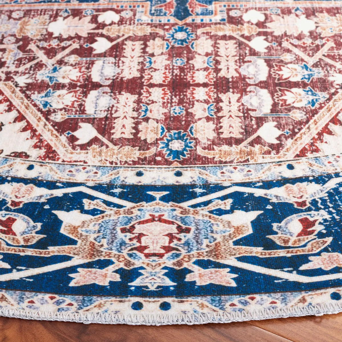 Safavieh Arizona 6'-0" x 6'-0" Rug in Red / Navy