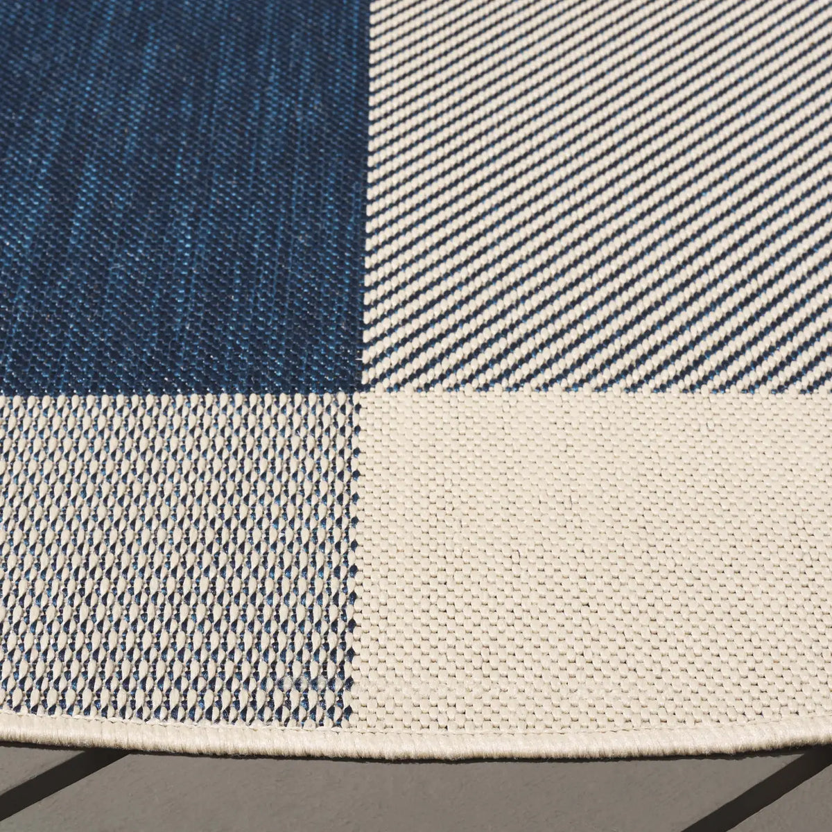 Safavieh Courtyard 6'-7" x 6'-7" Rug in Navy / Beige