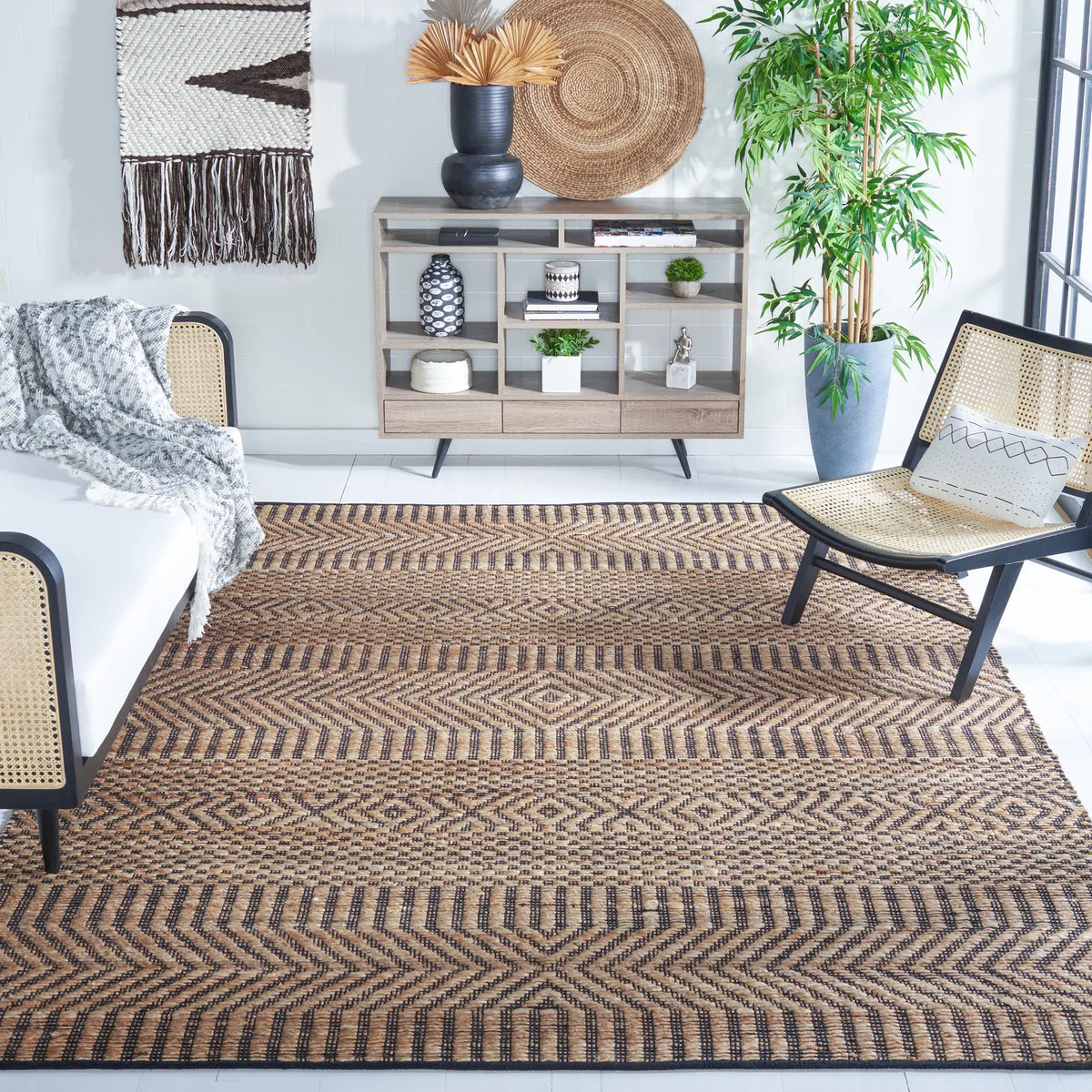 Safavieh Kilim 8'-0" x 10'-0" Rug in Natural / Black