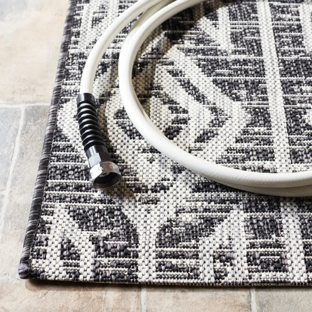 Safavieh Courtyard 4'-0" x 5'-7" Rug in Black / Grey