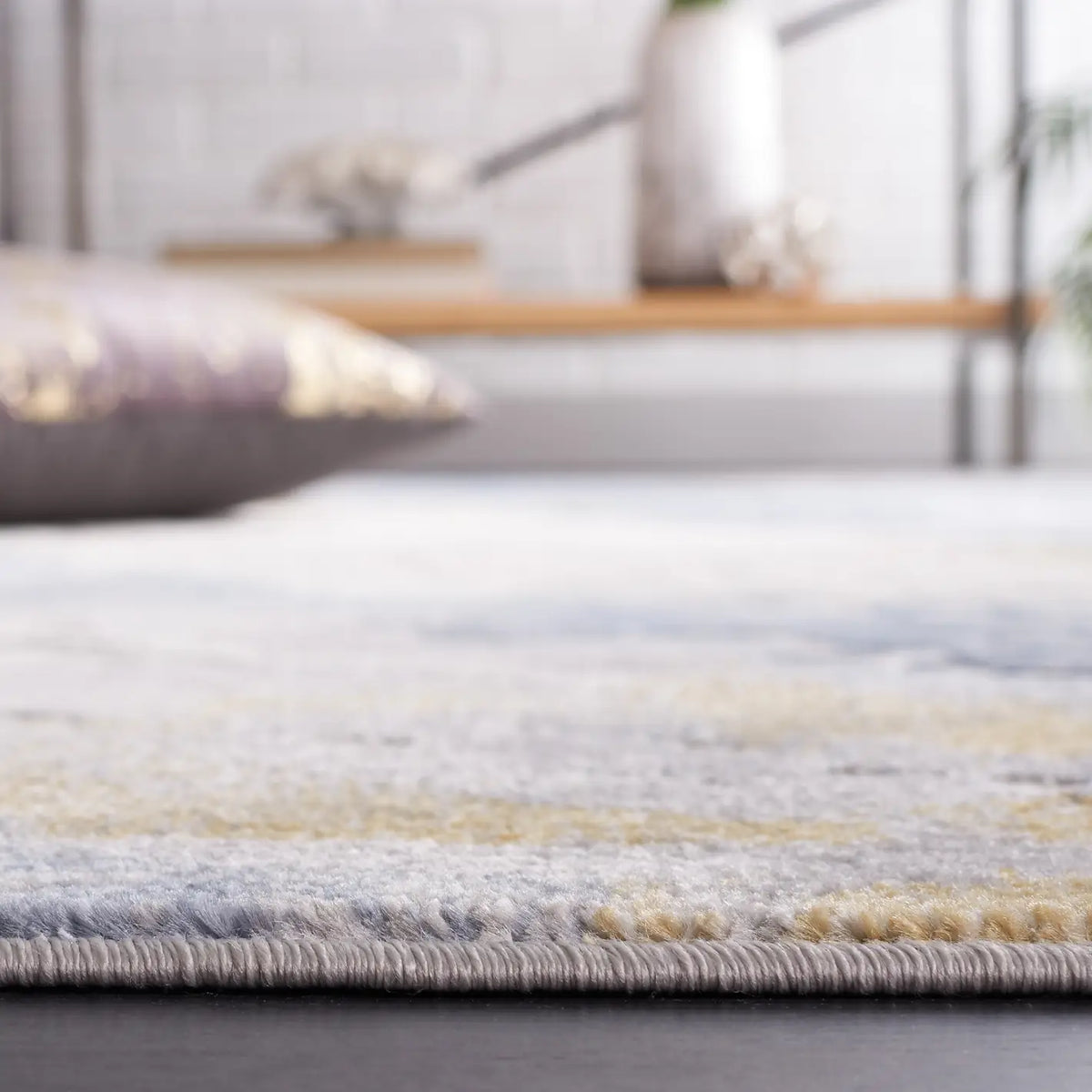 Safavieh Palma 4'-0" x 6'-0" Rug in Beige / Light Blue