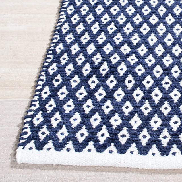 Safavieh Boston 5'-0" x 8'-0" Rug in Navy