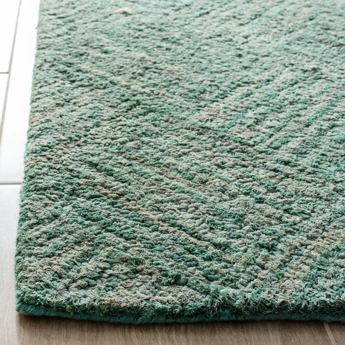 Safavieh Nantucket 4'-0" x 6'-0" Rug in Green / Multi