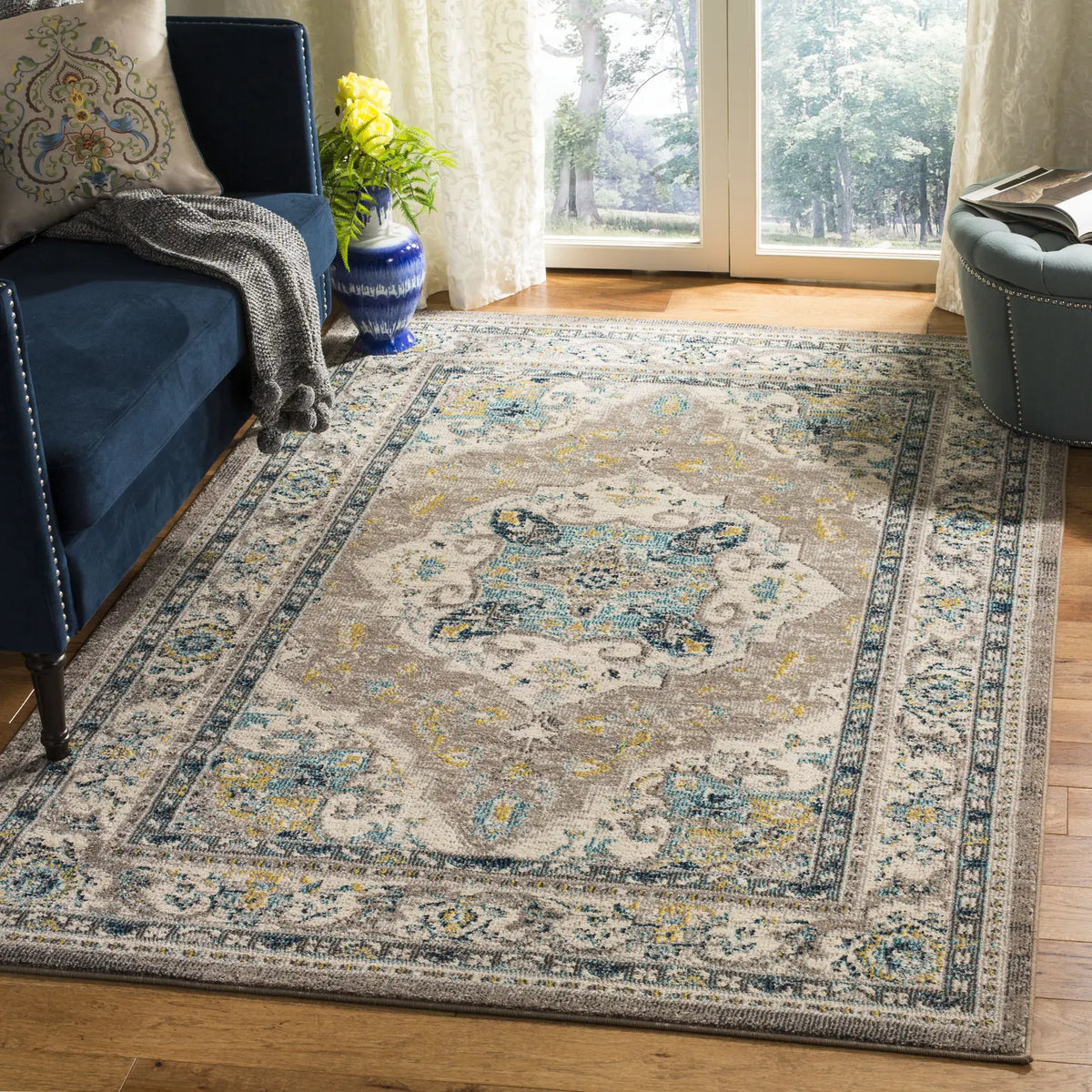 Safavieh Phoenix 100 4'-0" x 6'-0" Rug in Ivory / Grey