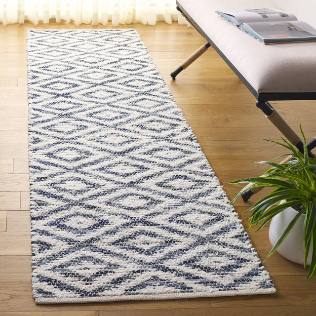 Safavieh Natura 2'-3" x 8'-0" Rug in Navy / Ivory