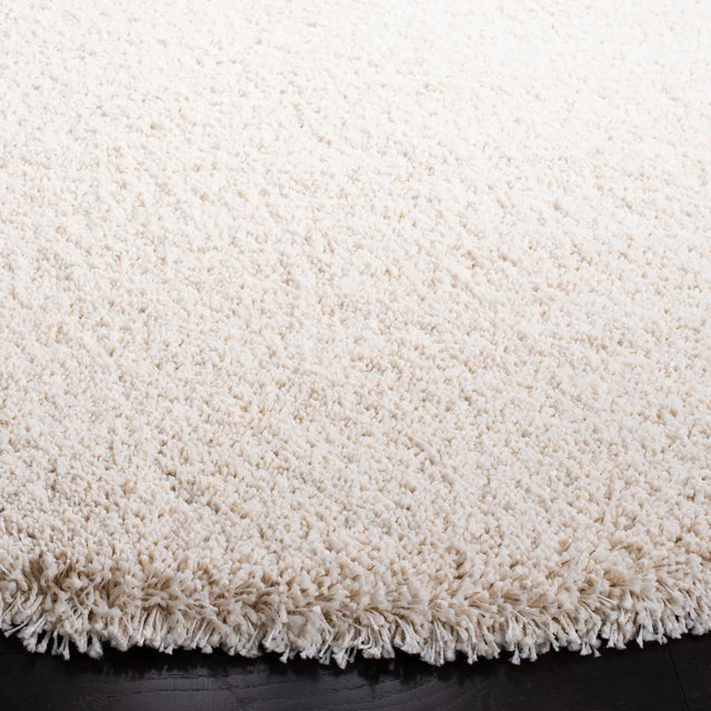 Safavieh Milan Shag 5'-1" x 5'-1" Rug in Ivory