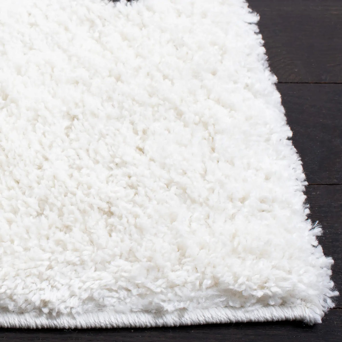 Safavieh Berber Shag 4'-5" x 6'-5" Rug in Creme / Brown