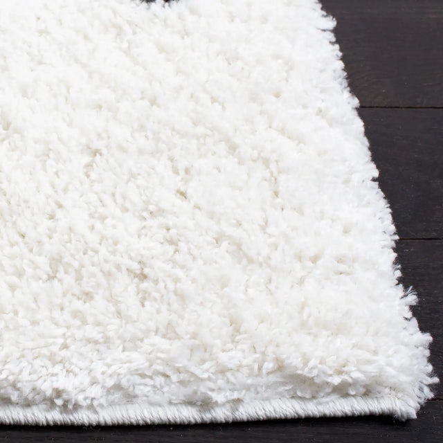 Safavieh Berber Shag 4'-5" x 6'-5" Rug in Creme / Brown