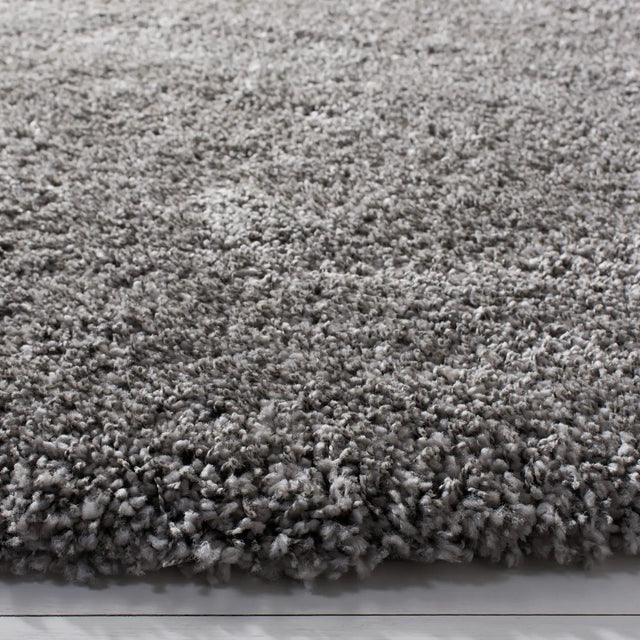 Safavieh Santa Monica Shag 6'-7" x 6'-7" Rug in Silver
