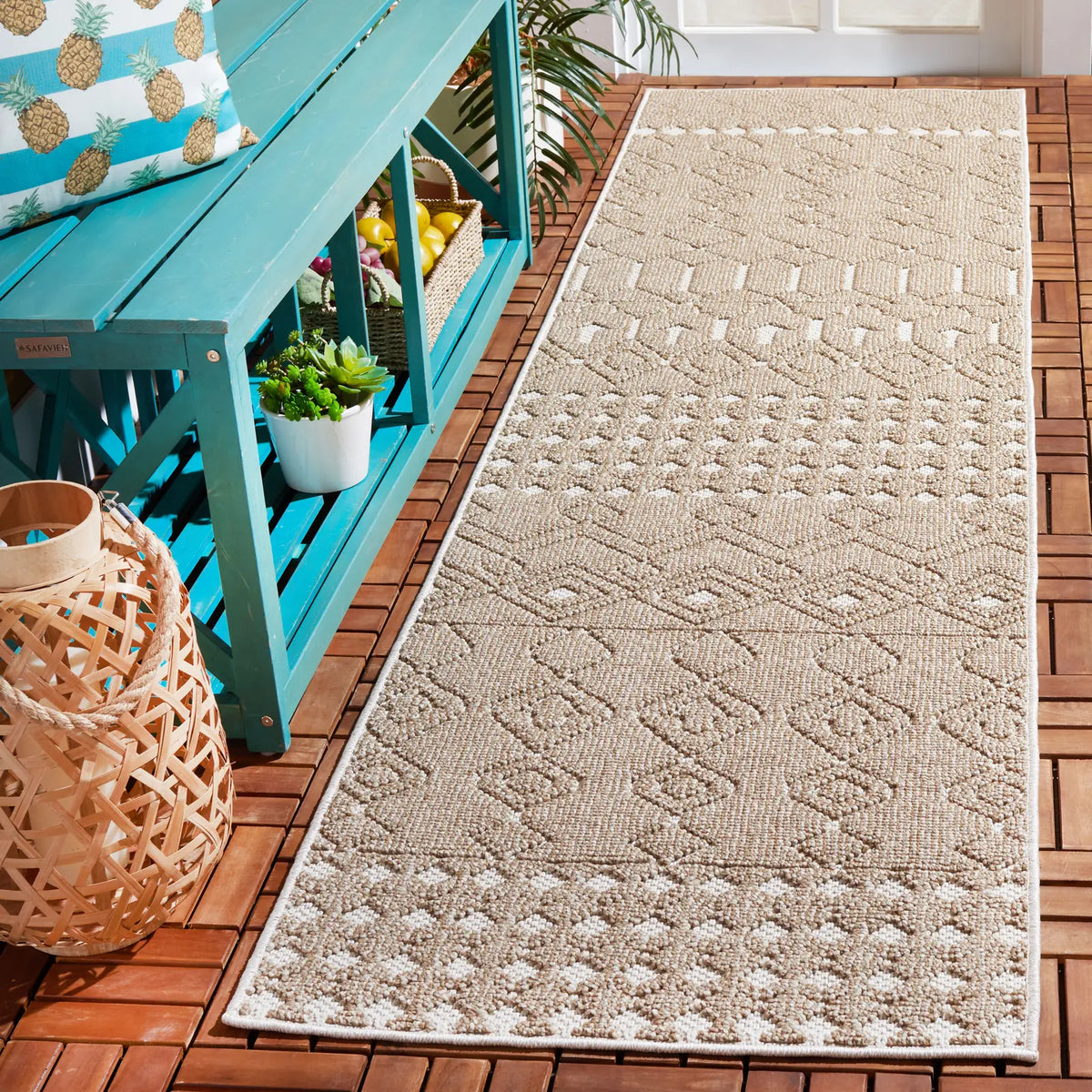Safavieh Global 2'-2" x 8'-0" Rug in Beige / Ivory