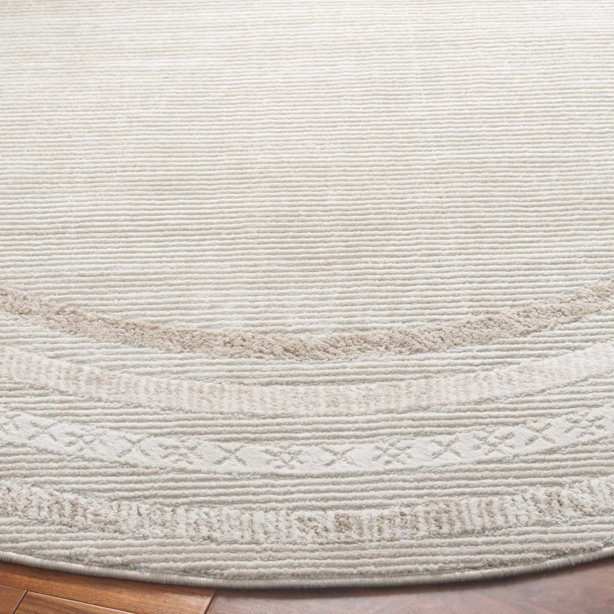 Safavieh Hanna 6'-7" x 6'-7" Rug in Ivory / Beige