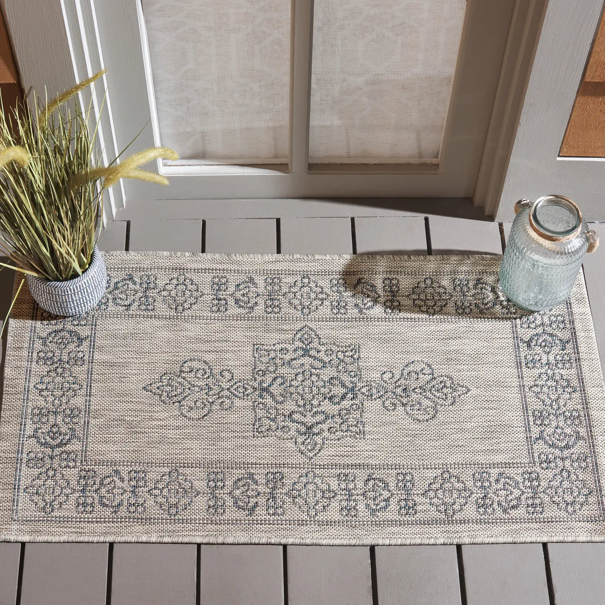 Safavieh Courtyard 2'-0" x 3'-7" Rug in Grey / Navy