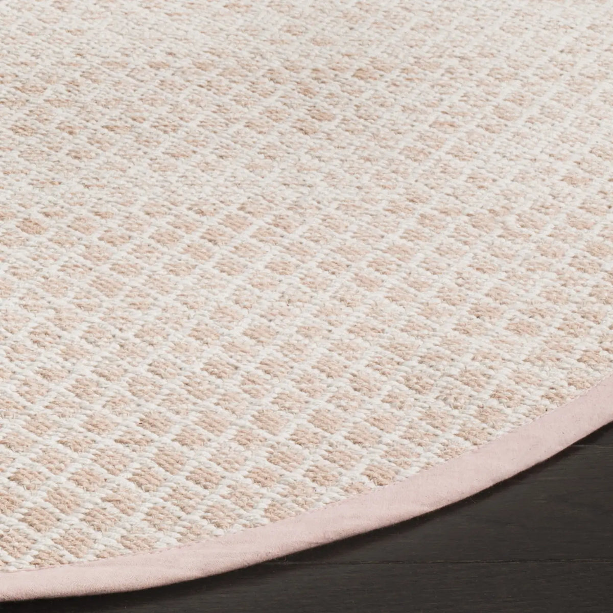 Safavieh Montauk 6'-0" x 6'-0" Rug in Beige / Ivory