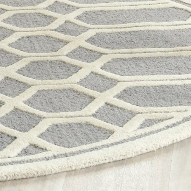 Safavieh Cambridge 6'-0" x 6'-0" Rug in Silver / Ivory