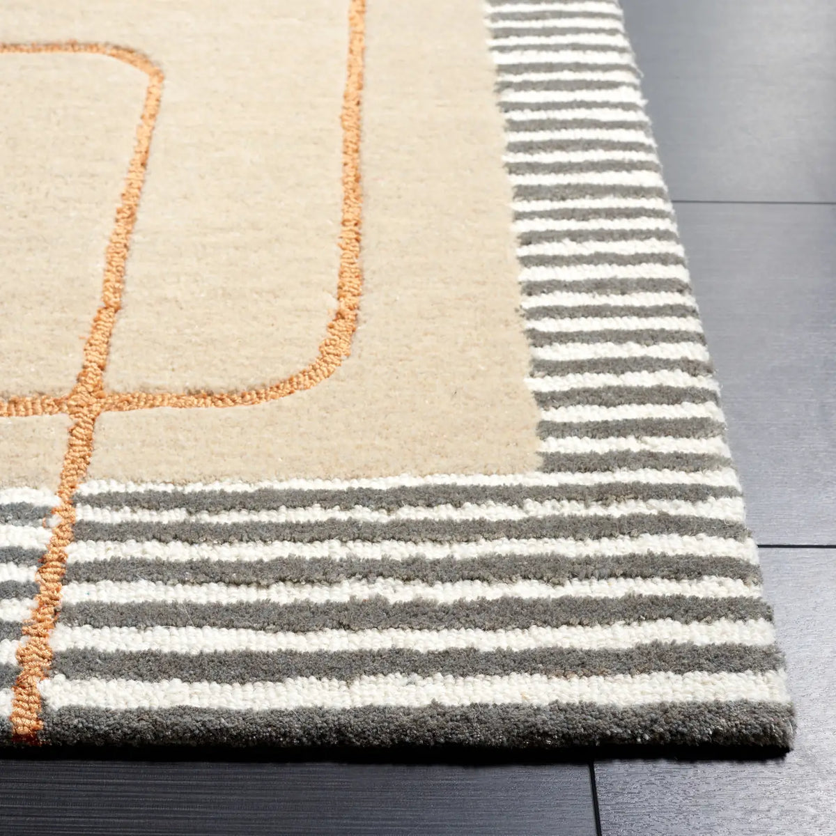 Safavieh Ebony 4'-0" x 6'-0" Rug in Beige / Blue