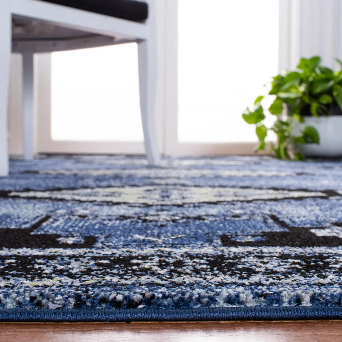 Safavieh Vintage Hamadan 4'-0" x 6'-0" Rug in Blue / Black