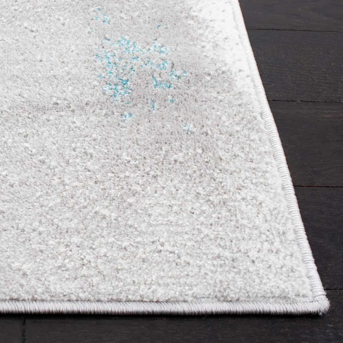 Safavieh Skyler 4'-0" x 6'-0" Rug in Grey / Blue
