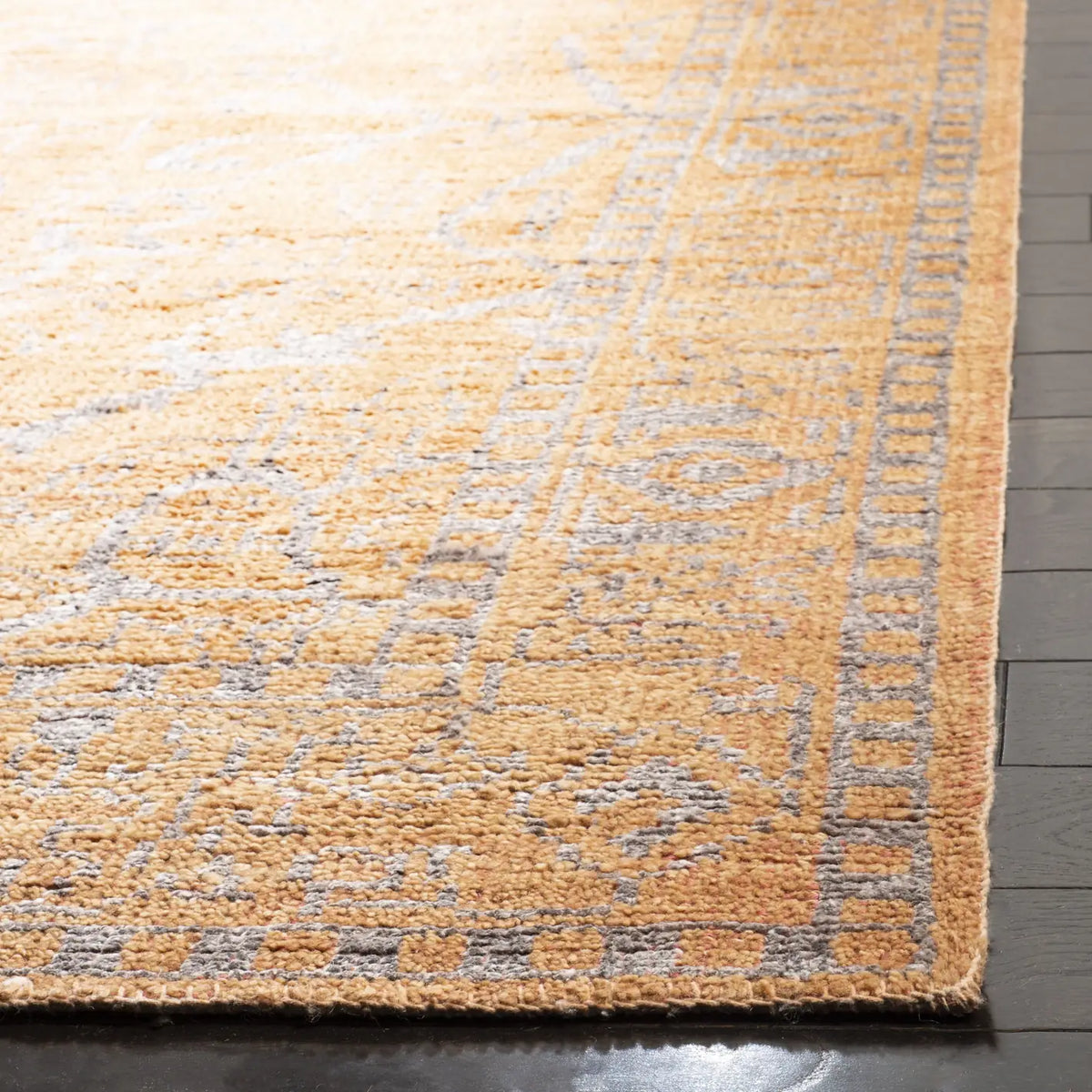 Safavieh Stone Wash 4'-0" x 6'-0" Rug in Brown / Silver