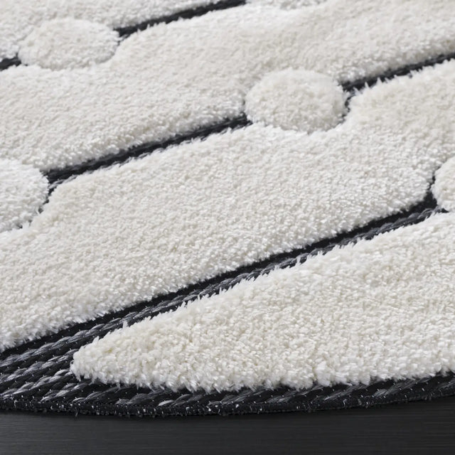 Safavieh Celebrity 800 6'-7" x 6'-7" Rug in Ivory / Black