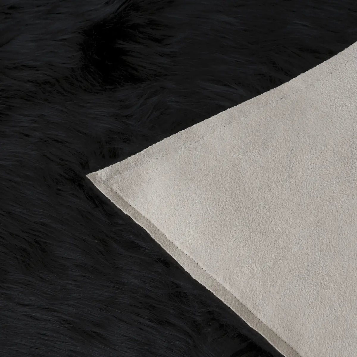 Safavieh Faux Sheep Skin 2'-0" x 3'-0" Rug in Black