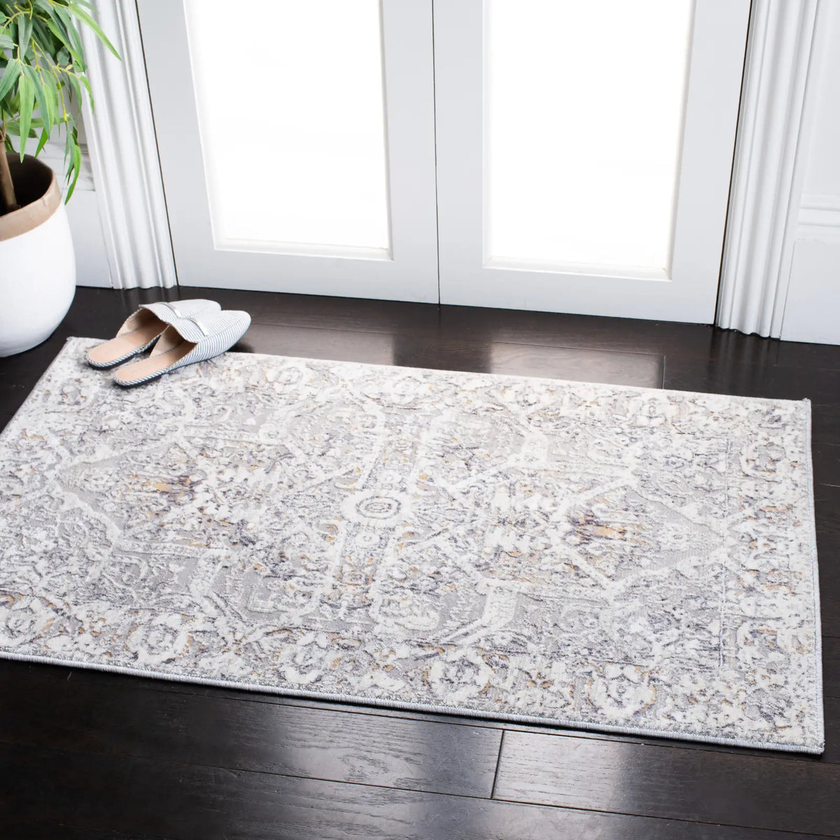 Safavieh Sabrina 800 2'-6" x 4'-0" Rug in Ivory / Light Grey