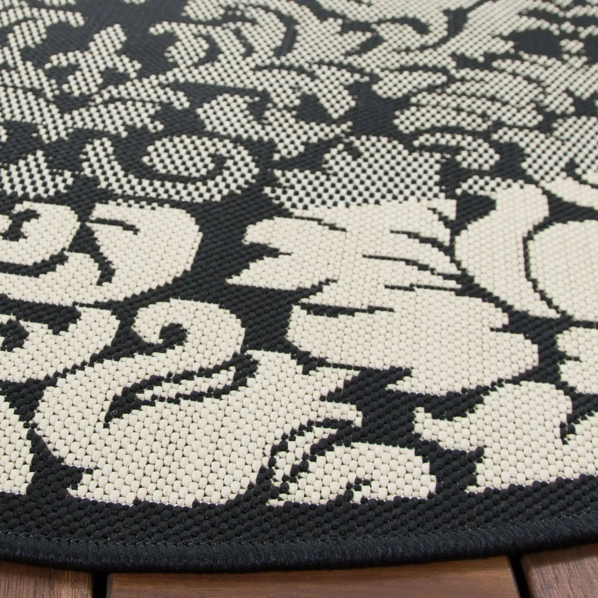 Safavieh Courtyard 5'-3" x 5'-3" Rug in Black / Sand