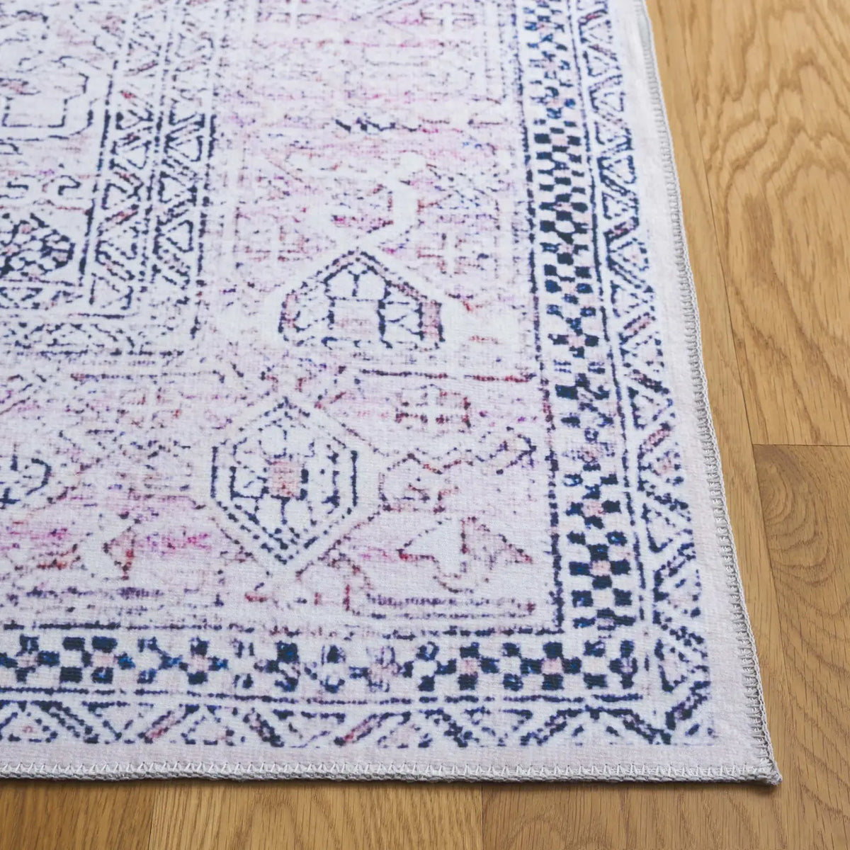 Safavieh Arizona 4'-0" x 6'-0" Rug in Pink / Beige