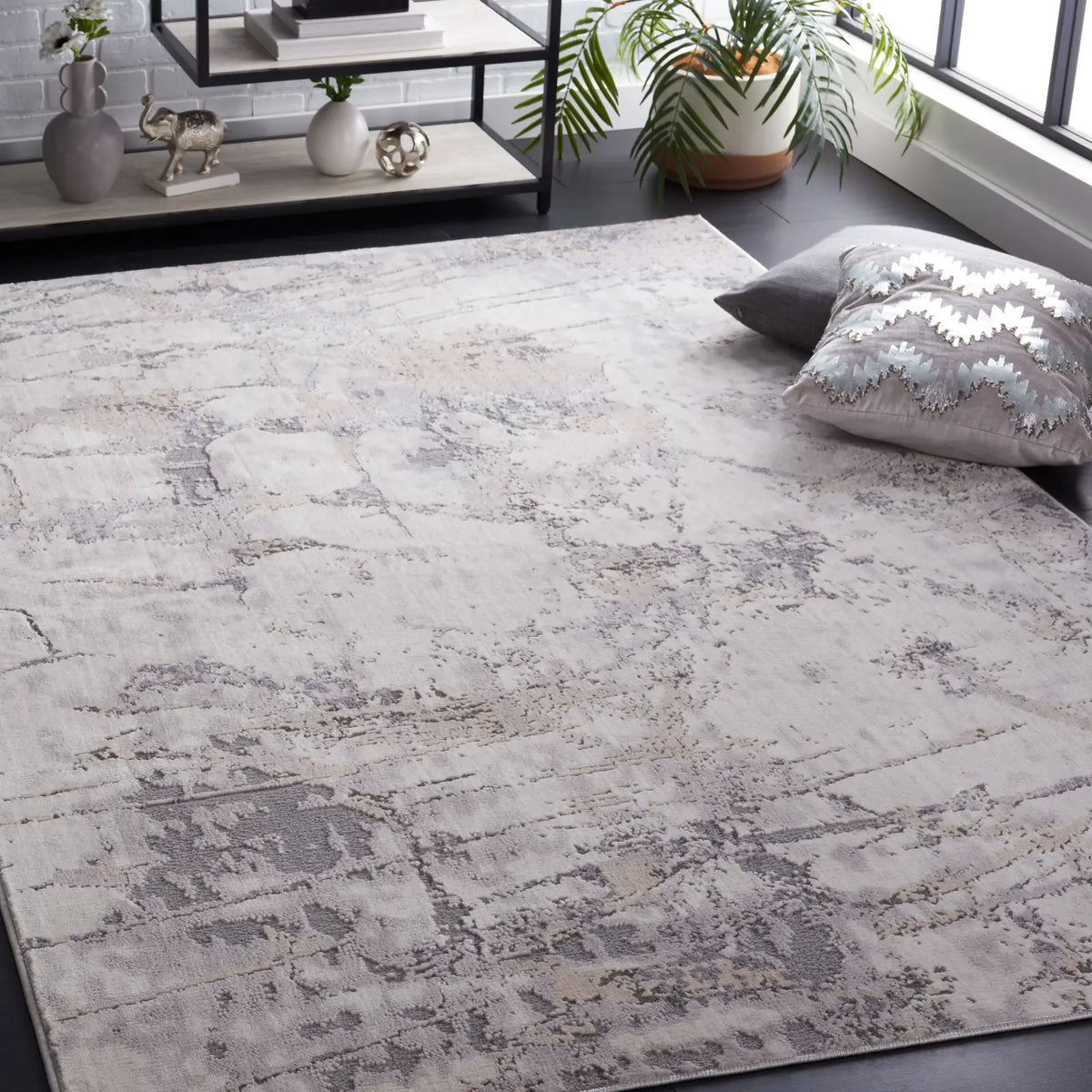 Safavieh Eternal 4'-0" x 6'-0" Rug in Ivory / Grey