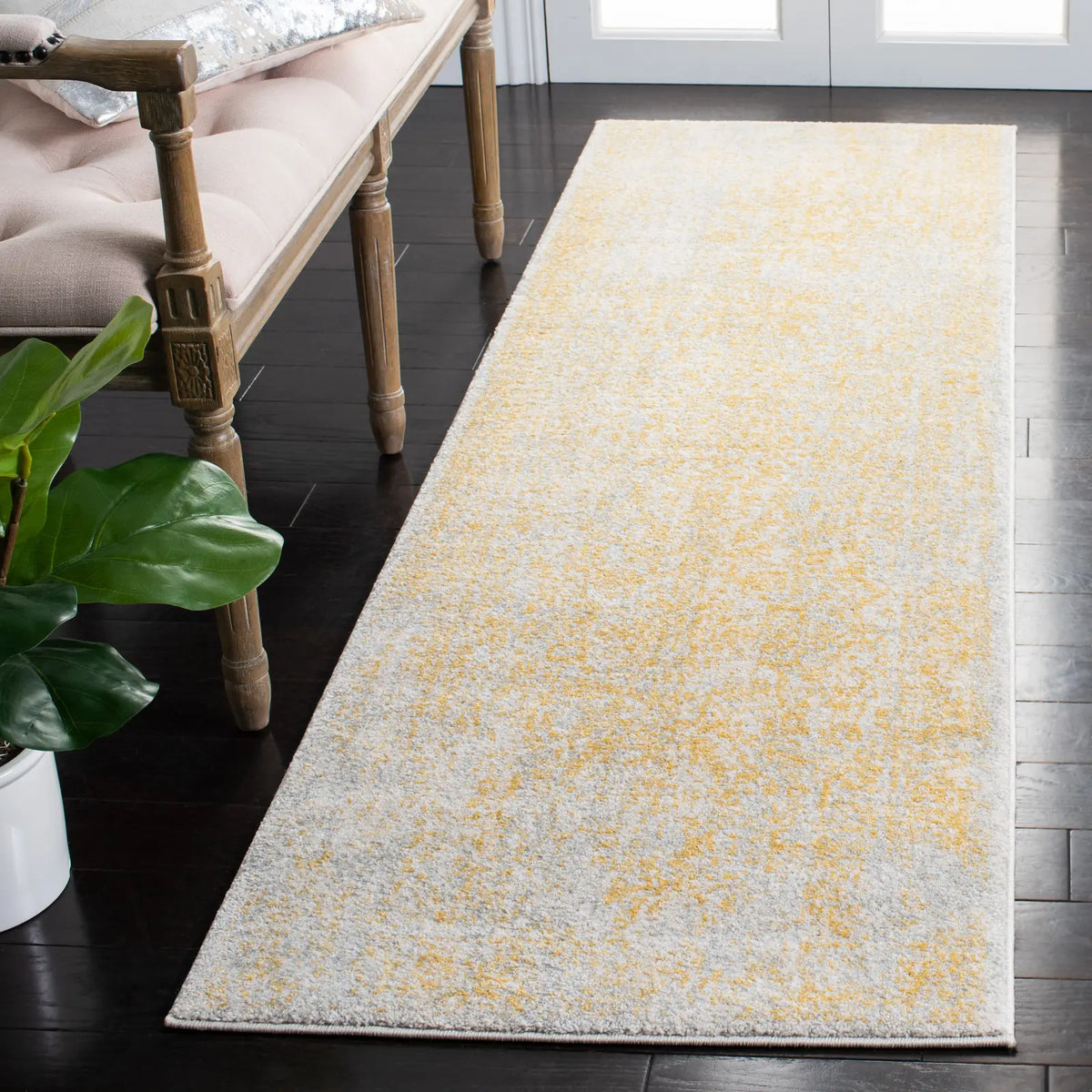 Safavieh Evoke 2'-2" x 11'-0" Rug in Ivory / Gold