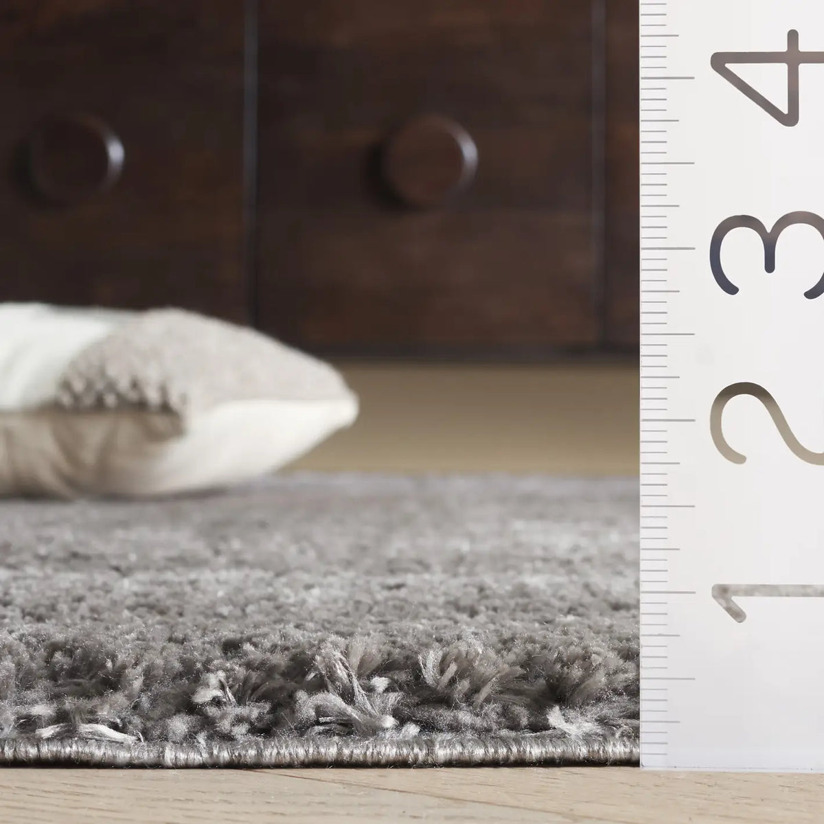 Safavieh Penelope Shag 4'-0" x 6'-0" Rug in Grey