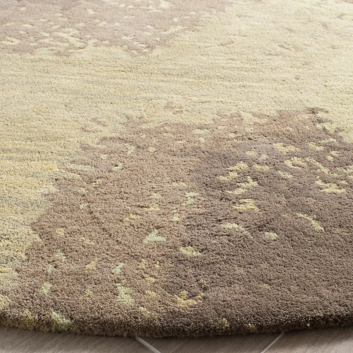 Safavieh Soho 6'-0" x 6'-0" Rug in Sage / Multi