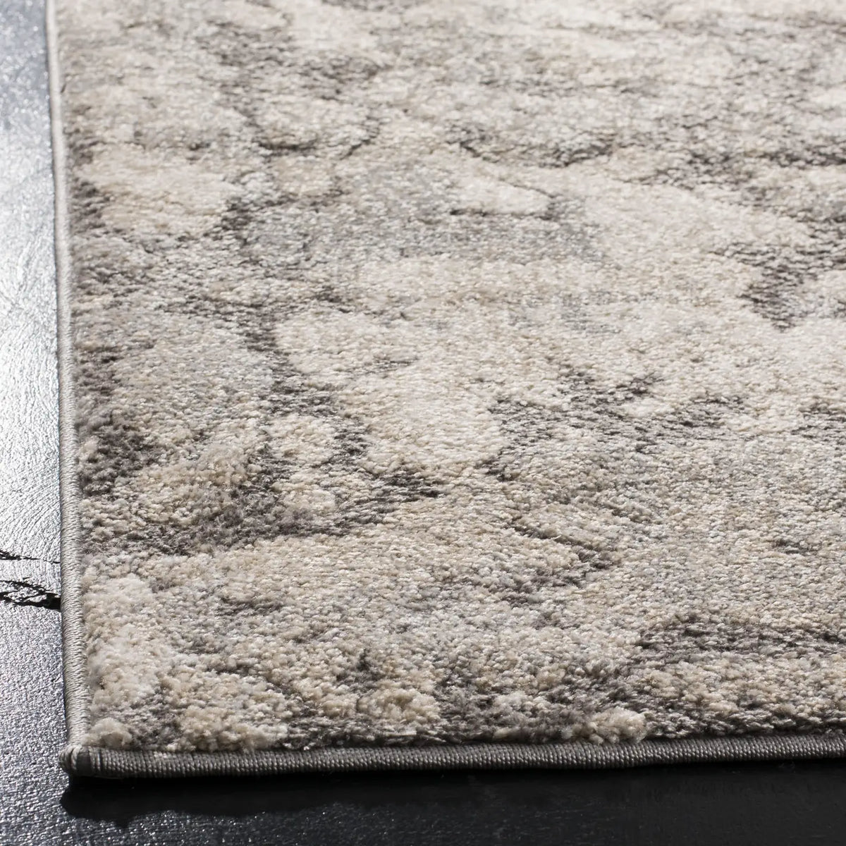 Safavieh Spirit 100 4'-0" x 6'-0" Rug in Taupe / Grey