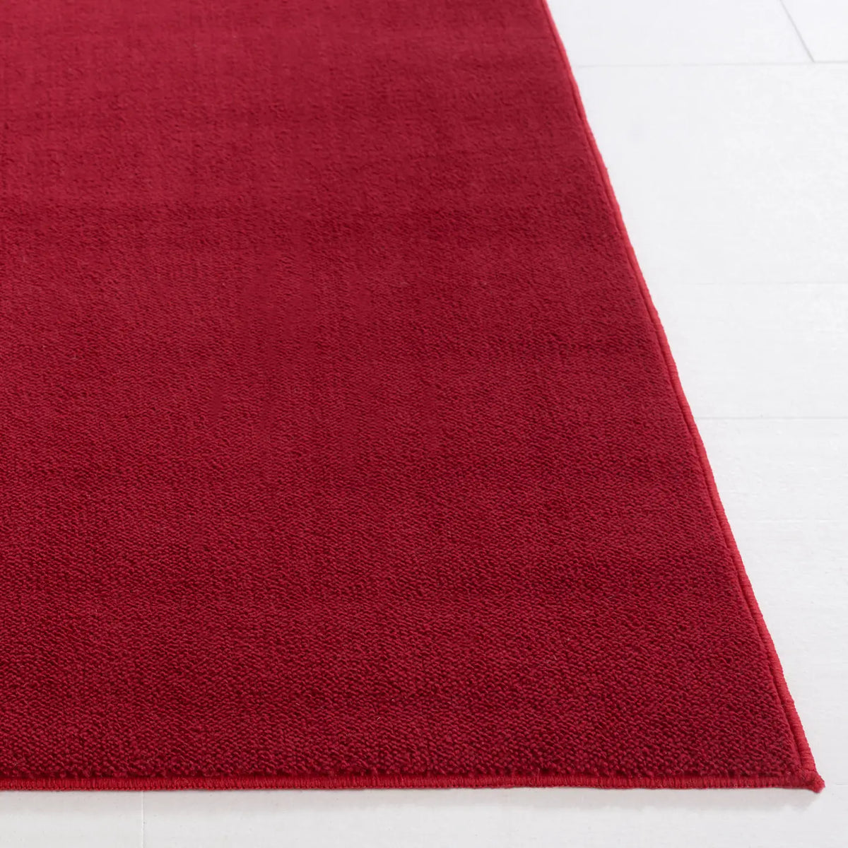 Safavieh Loft 300 4'-0" x 6'-0" Rug in Red