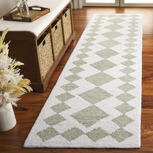 Safavieh Ebony 2'-3" x 9'-0" Rug in Green / Ivory