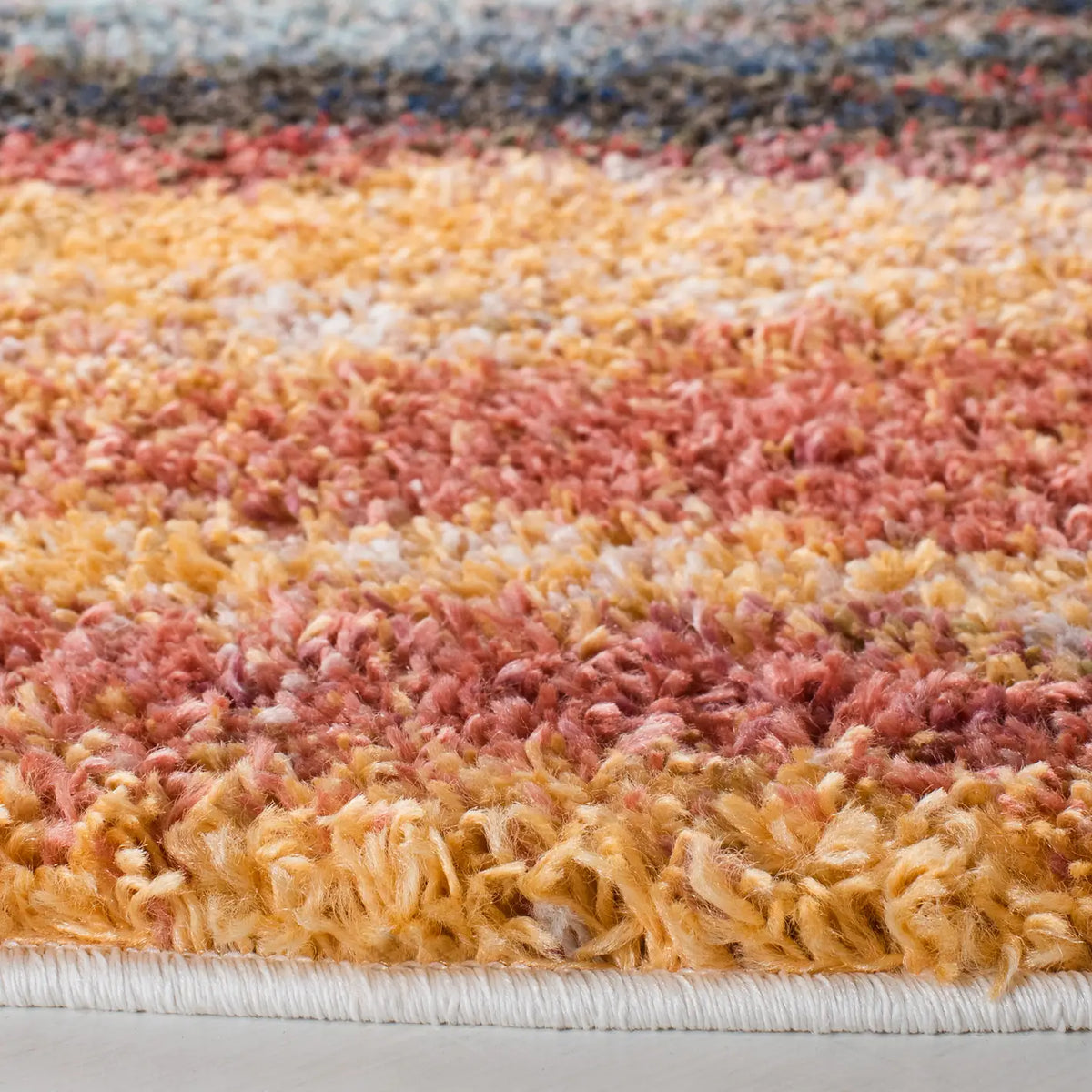 Safavieh Calista 5'-3" x 5'-3" Rug in Red / Blue