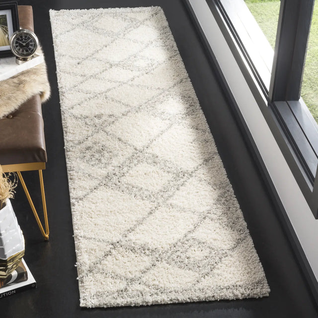 Safavieh Arizona Shag 2'-3" x 8'-0" Rug in Ivory / Grey