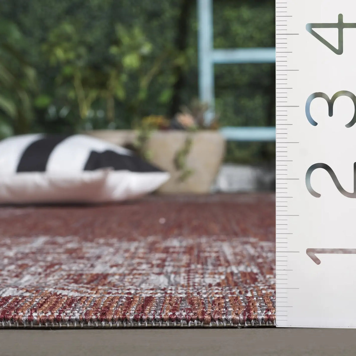 Safavieh Courtyard 5'-3" x 7'-7" Rug in Red / Beige