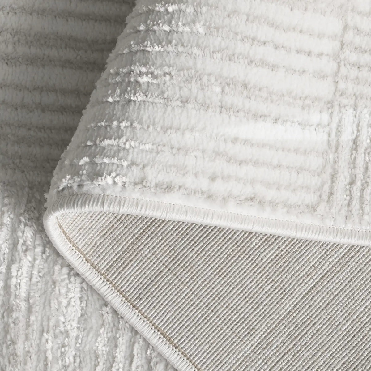 Safavieh Orchard 4'-0" x 6'-0" Rug in Ivory / Ivory