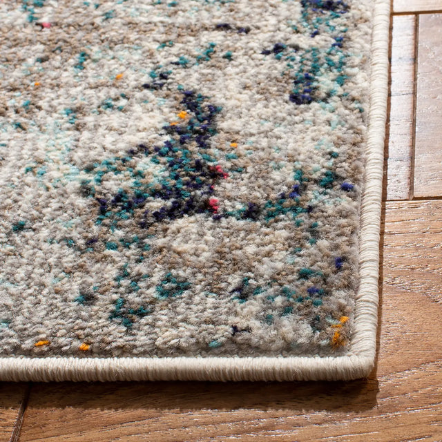 Safavieh Madison 4'-0" x 6'-0" Rug in Grey / Beige
