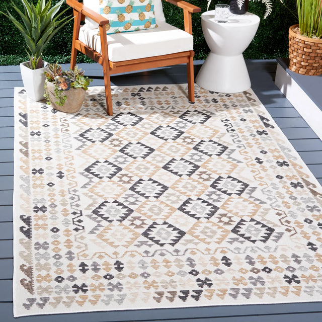 Safavieh Sunrise 5'-3" x 7'-7" Rug in Ivory / Beige Black