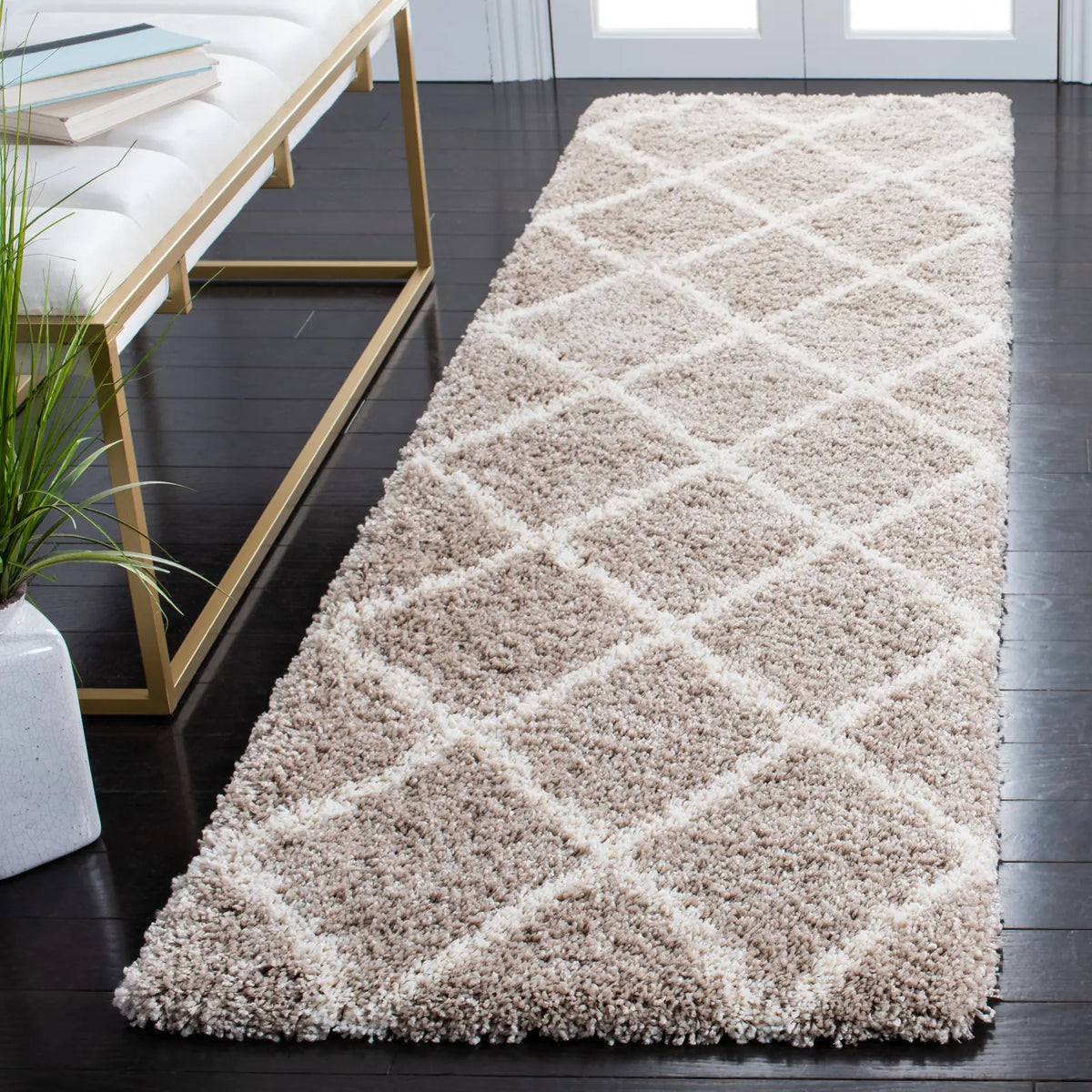 Safavieh Hudson Shag 2'-3" x 8'-0" Rug in Beige / Ivory