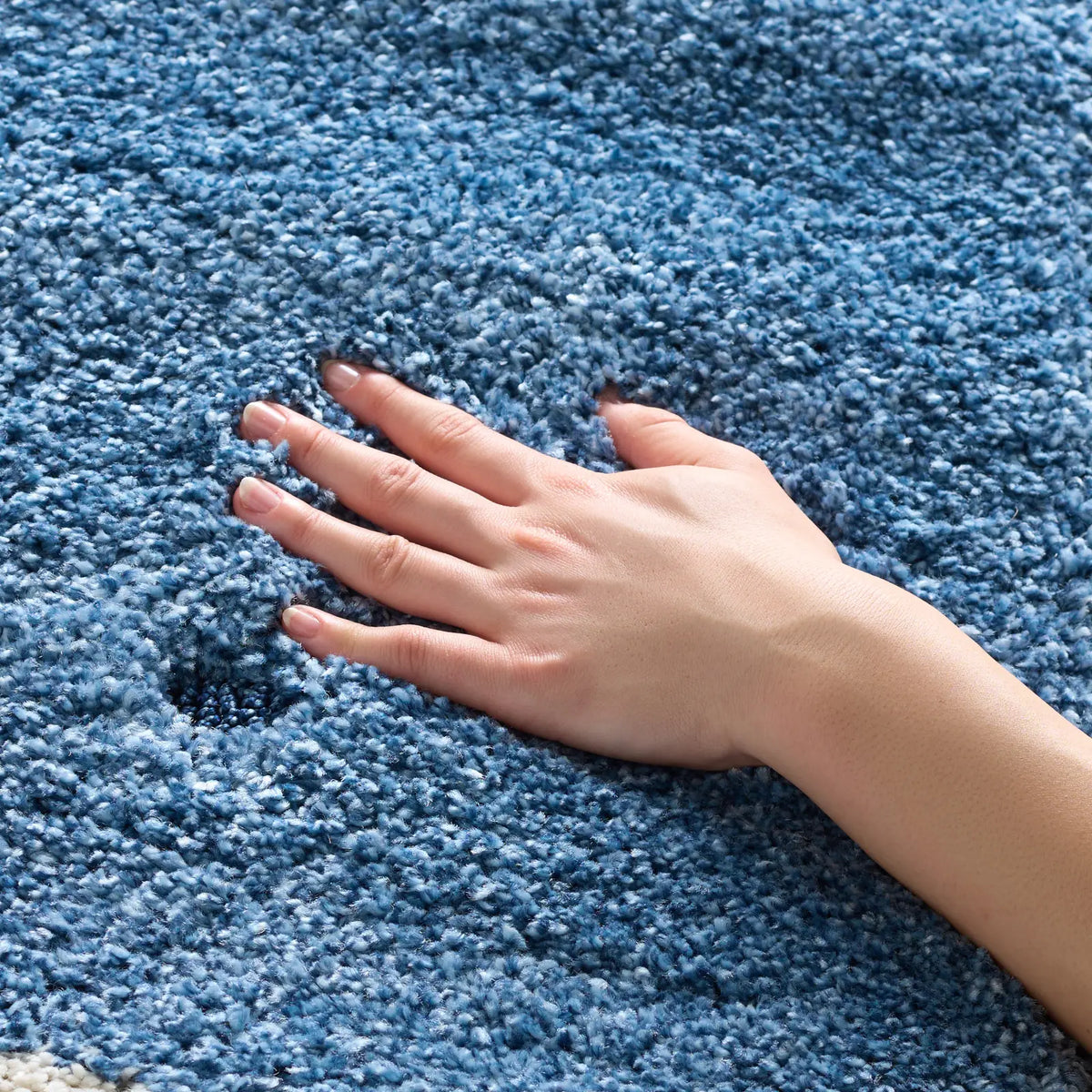 Safavieh Florida Shag 4'-0" x 6'-0" Rug in Dark Blue / Ivory