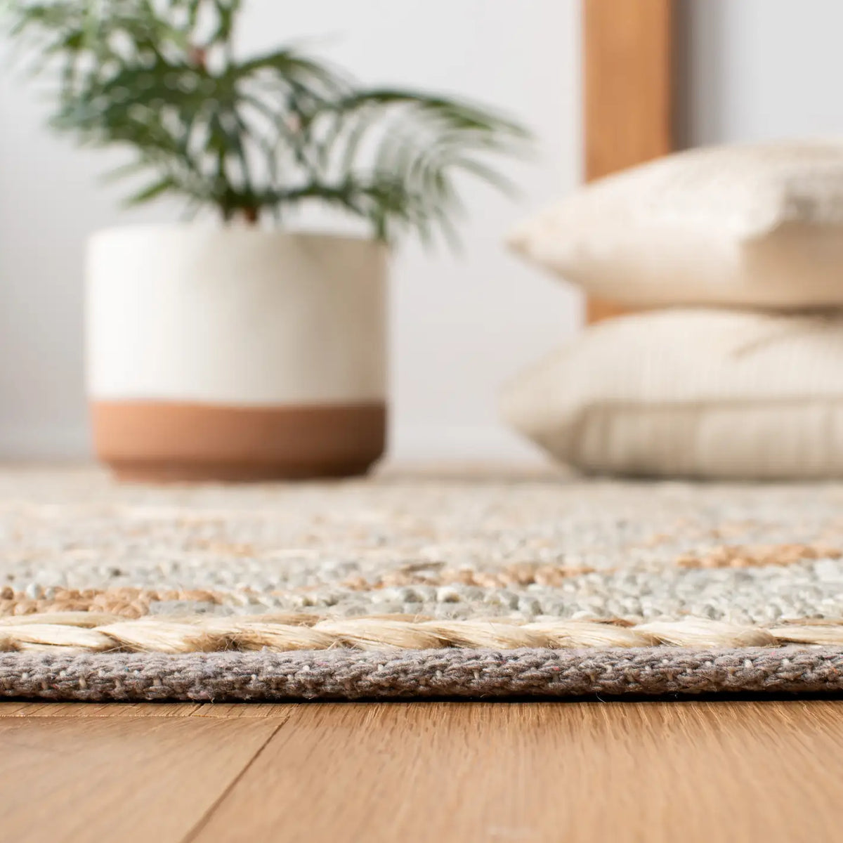 Safavieh Kilim 4'-0" x 6'-0" Rug in Silver / Natural
