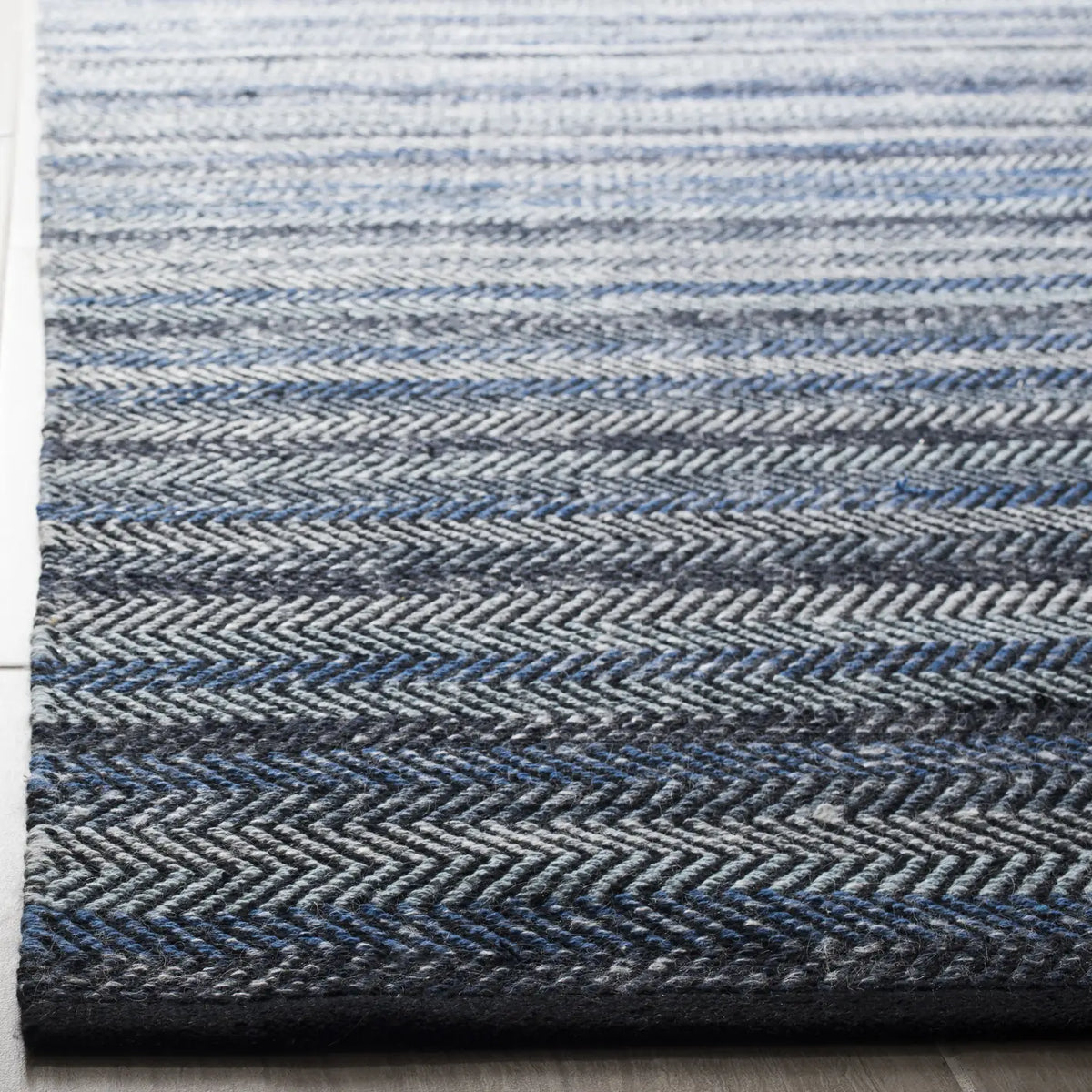 Safavieh Striped Kilim 5'-0" x 8'-0" Rug in Blue
