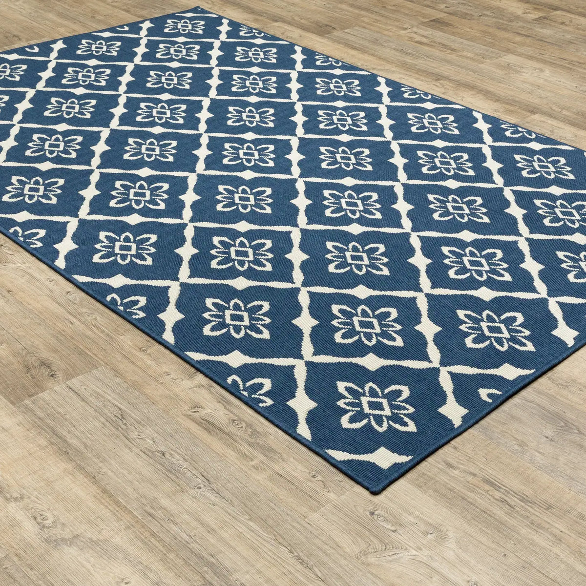 Oriental Weavers Sphinx Meridian 5703B Navy / Ivory Rugs - angle detail