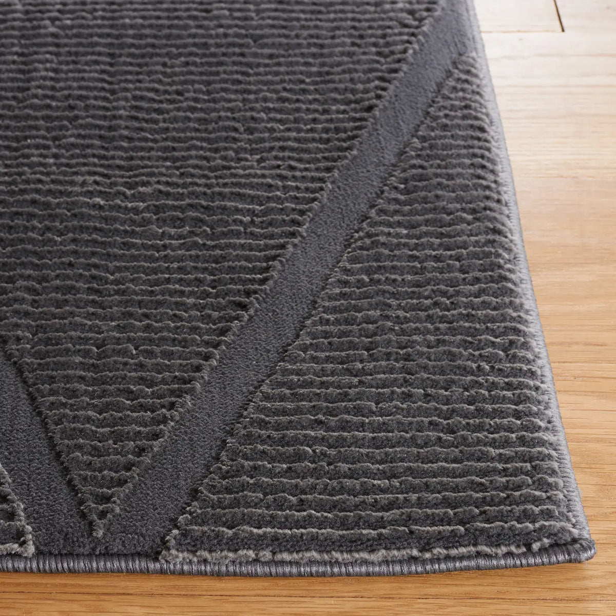Safavieh Revive 4'-0" x 6'-0" Rug in Charcoal