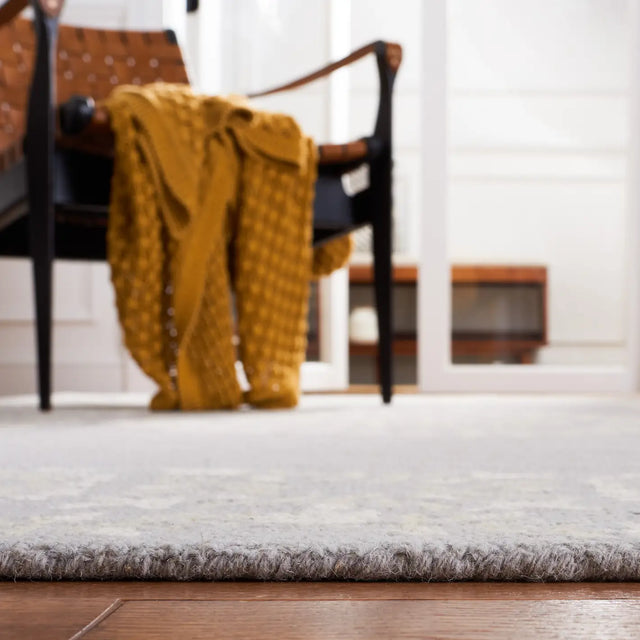 Safavieh Empire 4'-0" x 6'-0" Rug in Grey / Green
