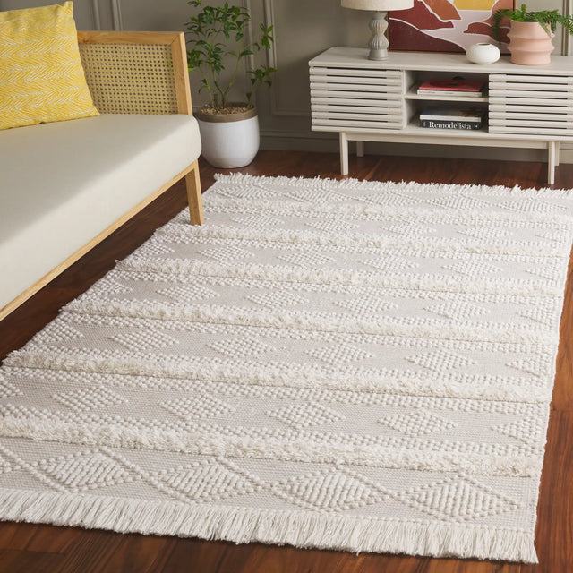 Safavieh Natura 4'-0" x 6'-0" Rug in Natural / Ivory