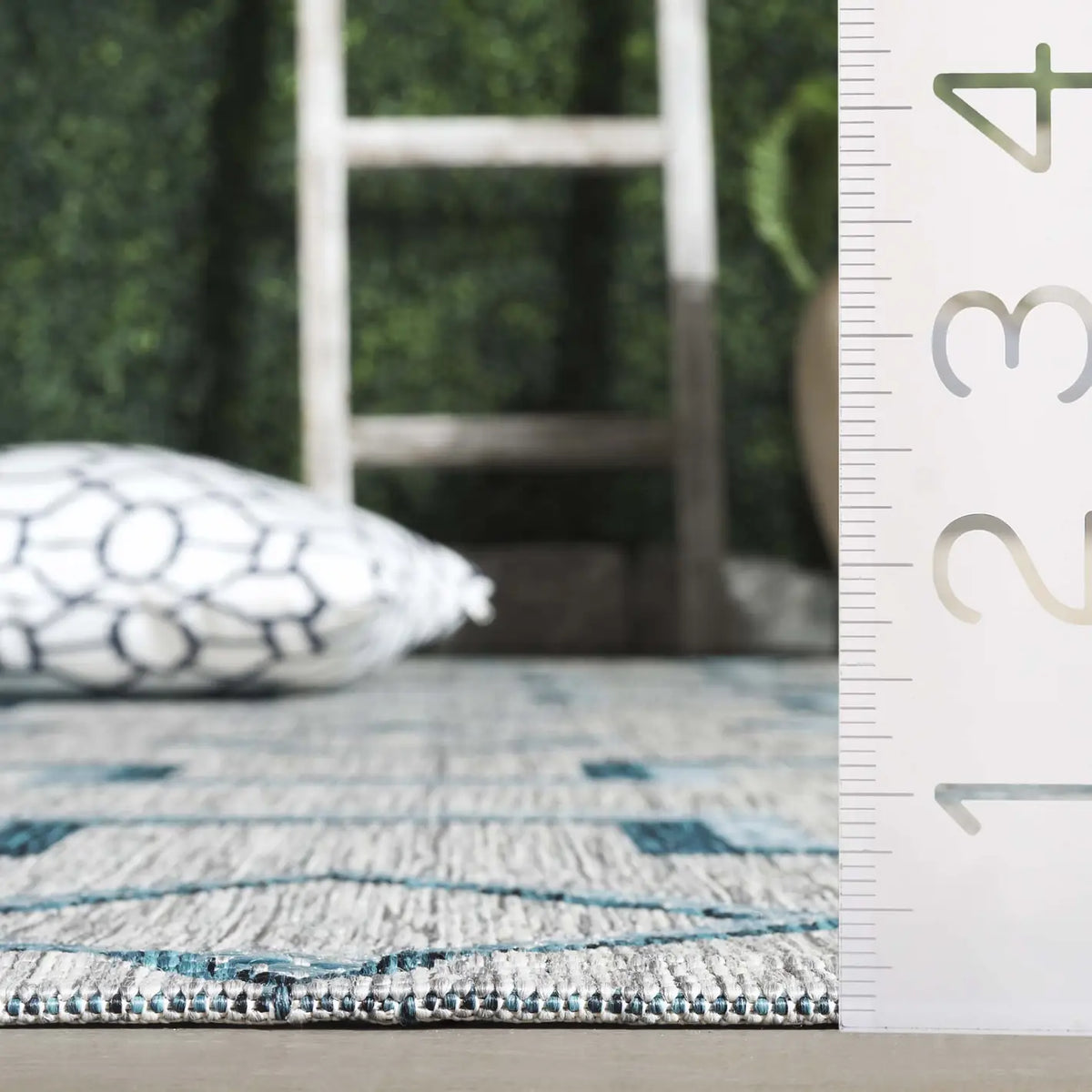 Safavieh Courtyard 4'-0" x 5'-7" Rug in Grey / Teal