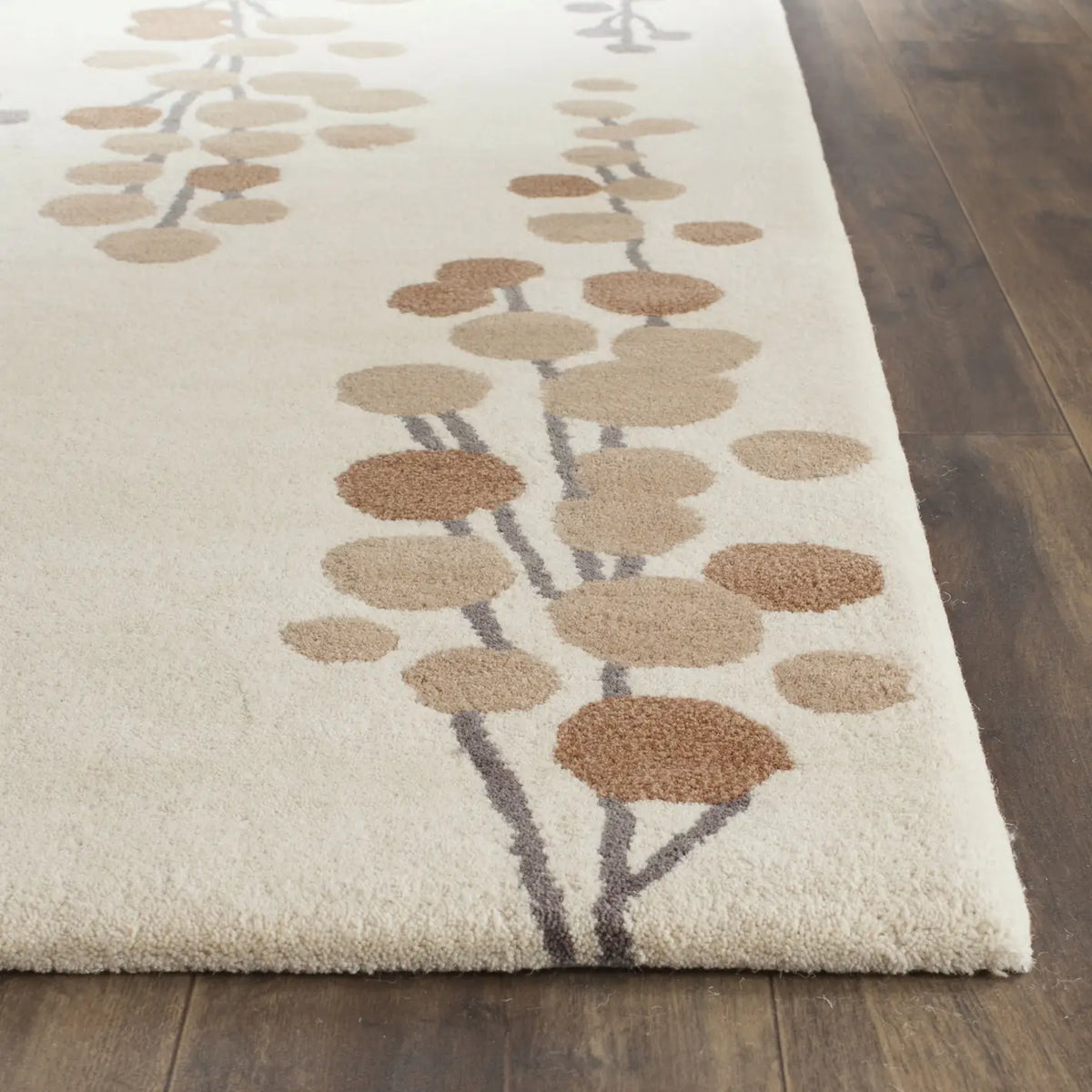 Safavieh Soho 5'-0" x 8'-0" Rug in Beige / Grey